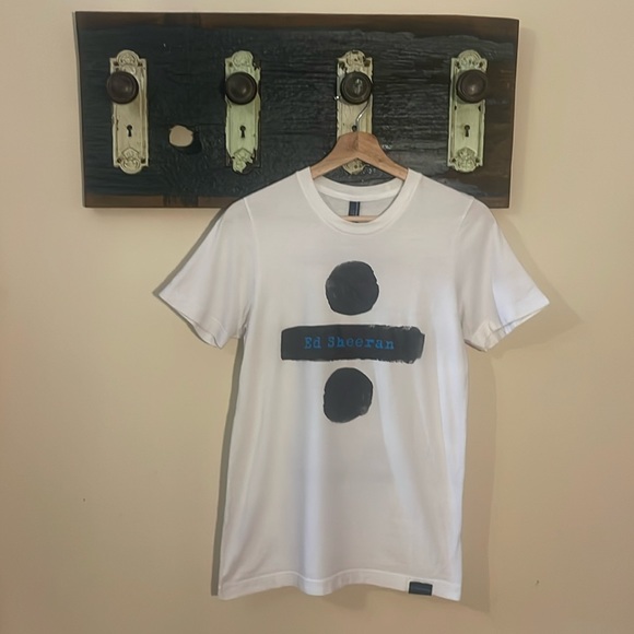 2/$30 Ed Sheeran Divide Tour Concert T-Shirt Size Small - Picture 4 of 16